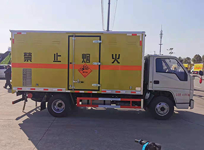 凤冈爆破器材运输车工人安全操作规范与智能技术保障
